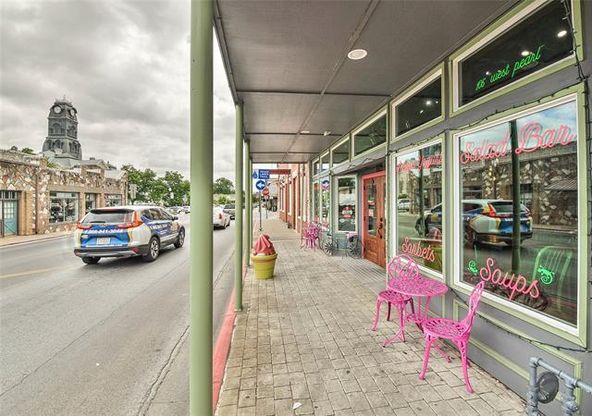 105 W Pearl St, Granbury, TX 76048